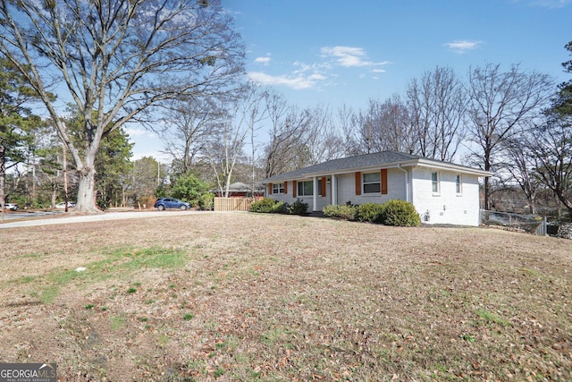 view of front of house with a front lawn