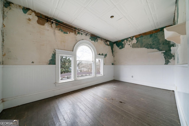 spare room featuring dark hardwood / wood-style flooring