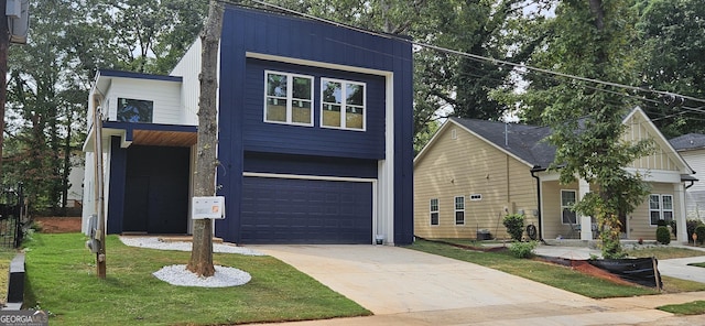 view of front facade featuring a garage and a front lawn