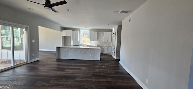 kitchen with sink, ceiling fan, backsplash, dark hardwood / wood-style floors, and white cabinets