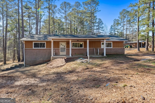 ranch-style house featuring a porch