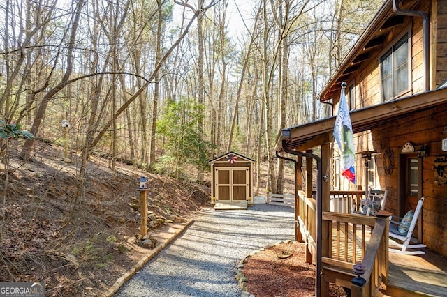 view of yard with a shed