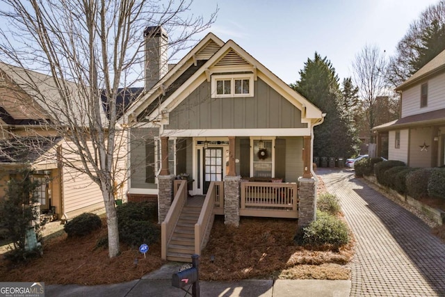 craftsman-style house with a porch