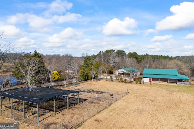 view of yard featuring an outdoor structure