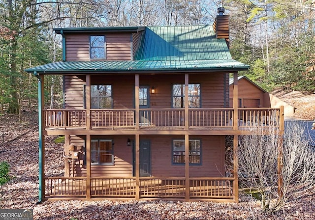 view of front of home featuring a balcony