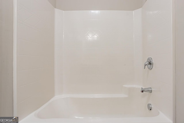 bathroom with bathtub / shower combination