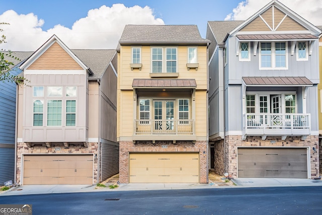 view of front facade featuring a garage