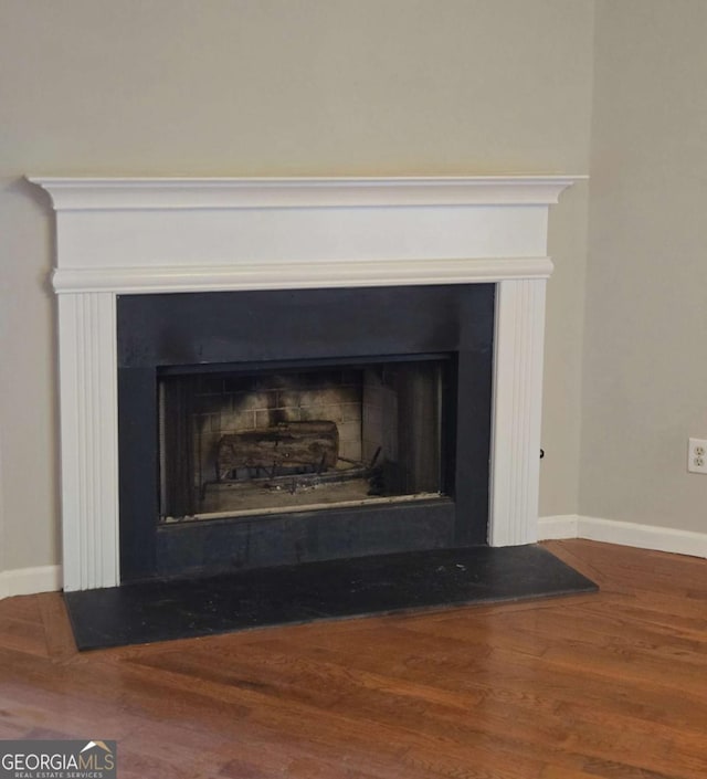 details featuring hardwood / wood-style flooring