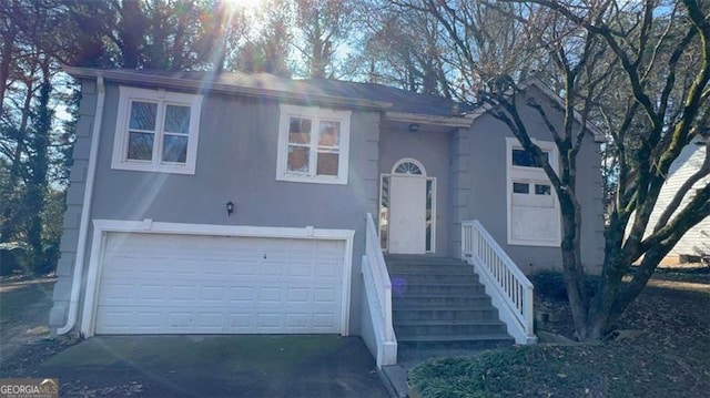 view of front facade featuring a garage