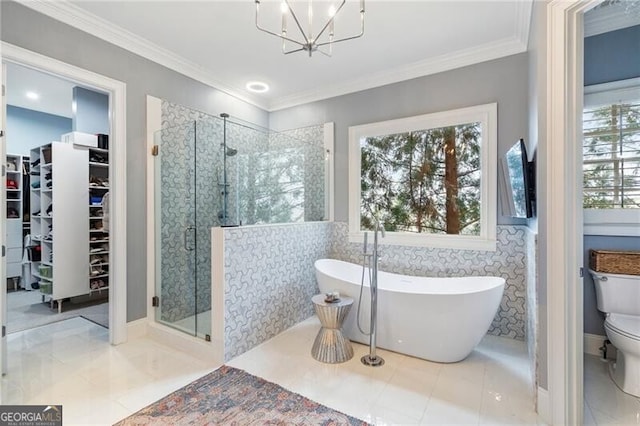 bathroom featuring ornamental molding, toilet, independent shower and bath, and a notable chandelier