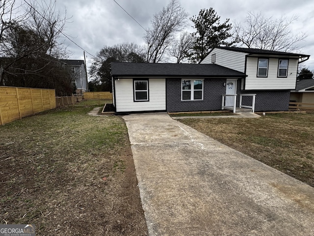 tri-level home with a front lawn