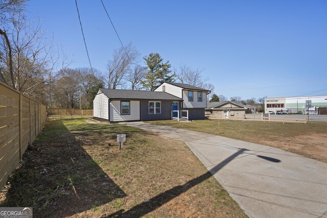 tri-level home with a front yard