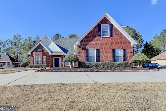 view of property featuring a front lawn