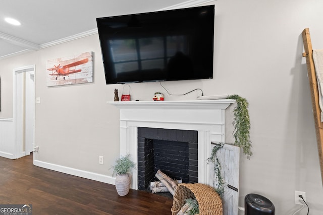 interior details with crown molding and hardwood / wood-style flooring