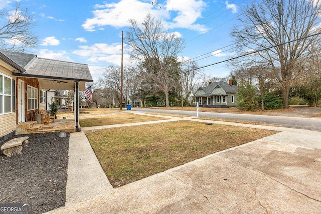 view of yard featuring ceiling fan