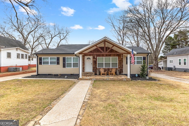 view of front facade with covered porch and a front yard