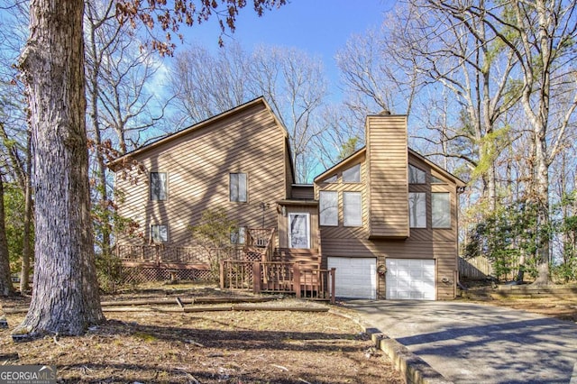 view of front of property featuring a garage