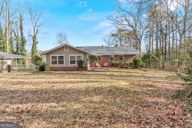 view of front of property with a front lawn