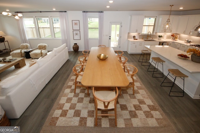 dining space featuring dark wood-type flooring, recessed lighting, and baseboards