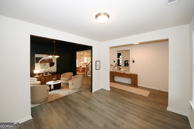 living room featuring visible vents, dark wood finished floors, and baseboards