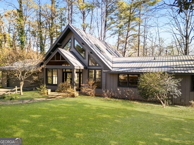 view of front of home with a front yard