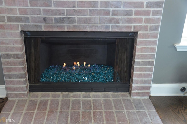 room details featuring a fireplace