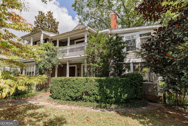 view of front of house with a balcony