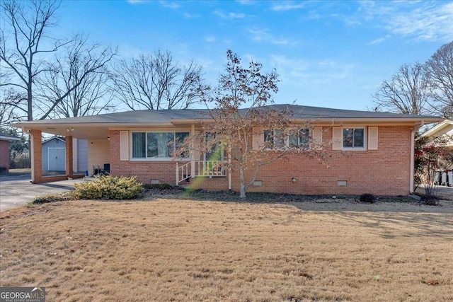 single story home featuring a carport and a front yard