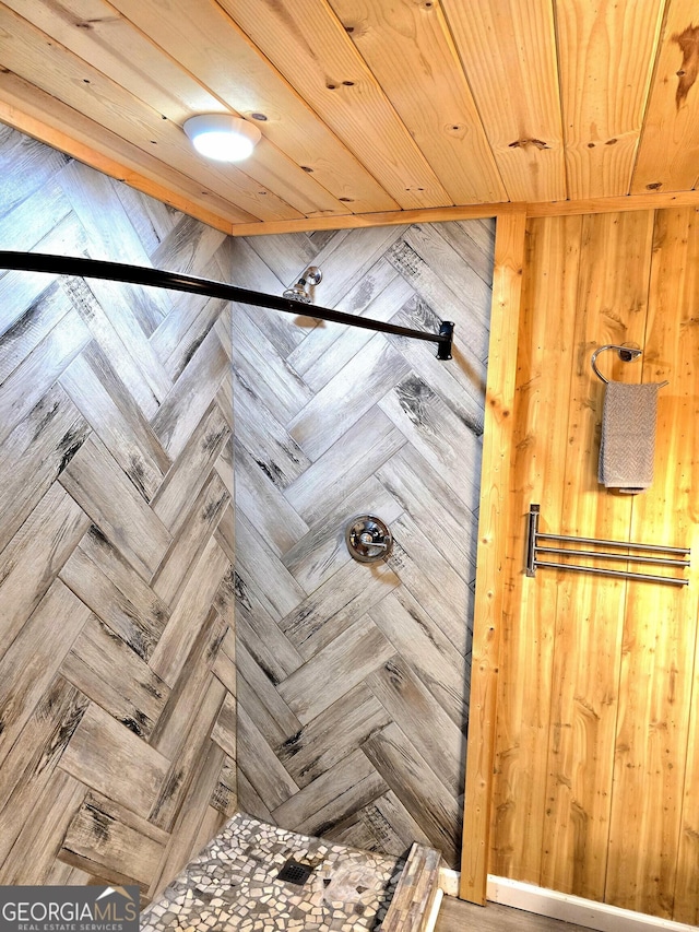 bathroom featuring a tile shower