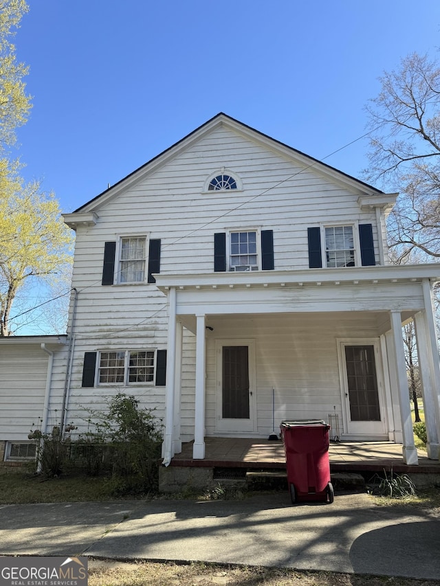 view of front facade featuring covered porch