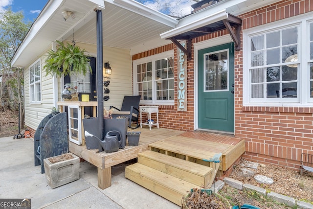 entrance to property featuring a wooden deck