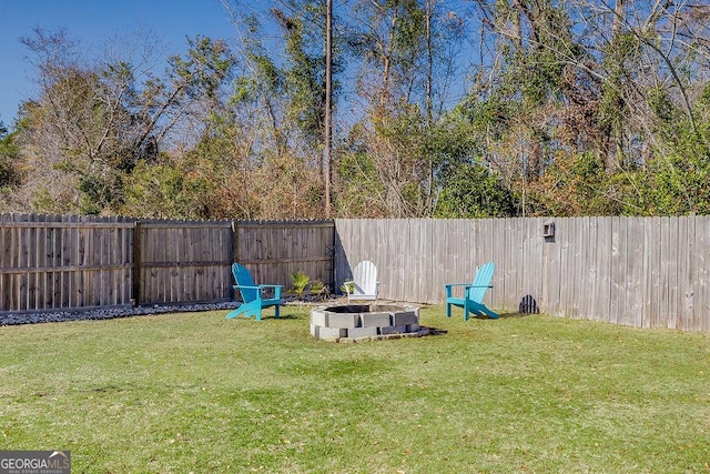 view of yard featuring a fire pit