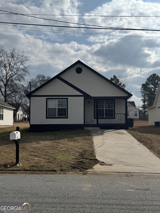 view of front of house with a front lawn