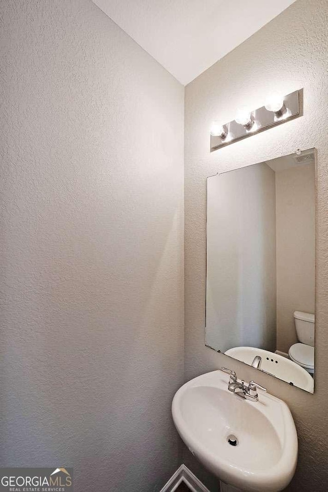 bathroom featuring sink and toilet