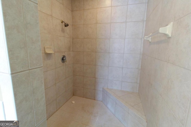 bathroom featuring a tile shower