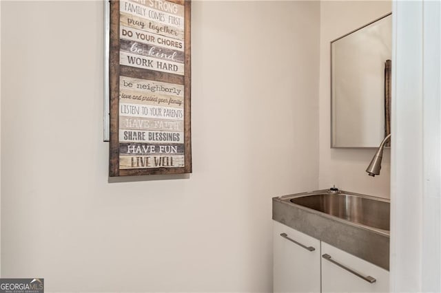 washroom featuring sink