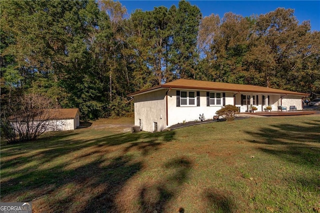 view of front of home featuring a front yard