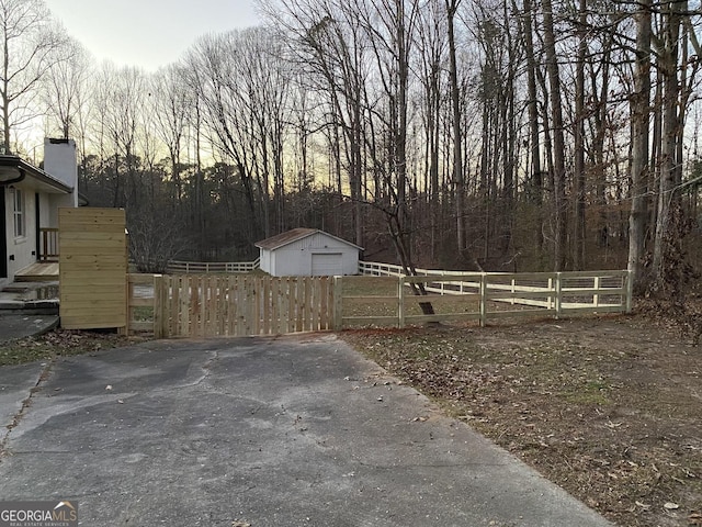 view of yard with a garage and an outdoor structure