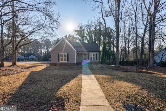 view of front of house featuring a front lawn