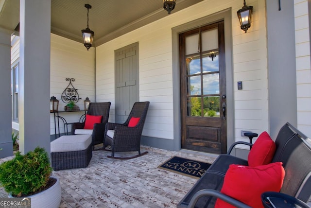 property entrance featuring a porch