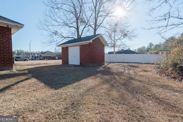 view of yard with a storage shed