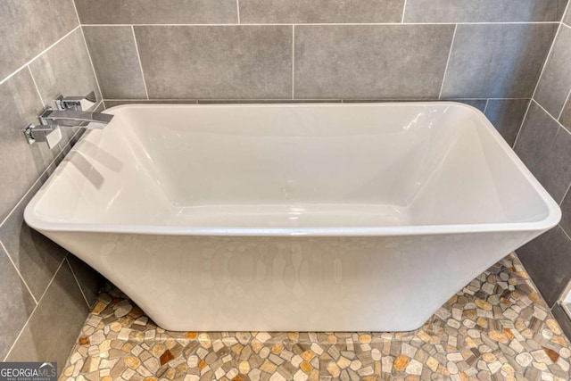 bathroom featuring a tub