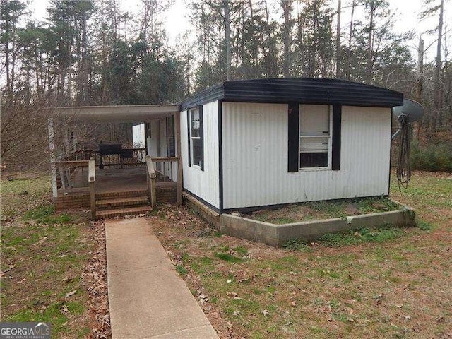 view of outdoor structure with a yard