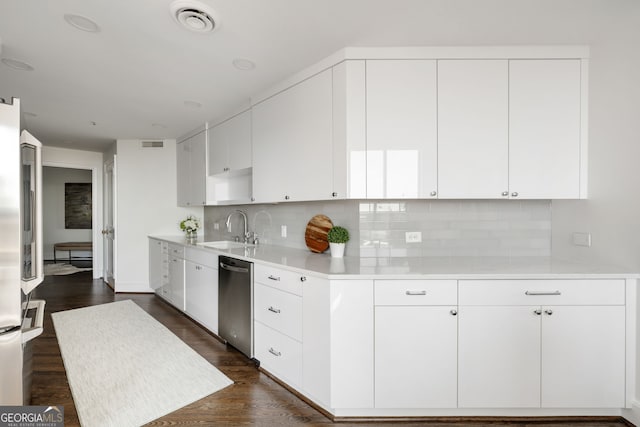 kitchen with a sink, visible vents, light countertops, appliances with stainless steel finishes, and decorative backsplash