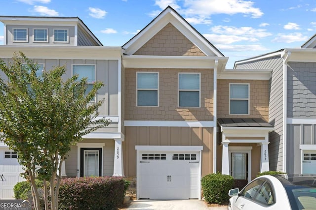 townhome / multi-family property featuring a garage