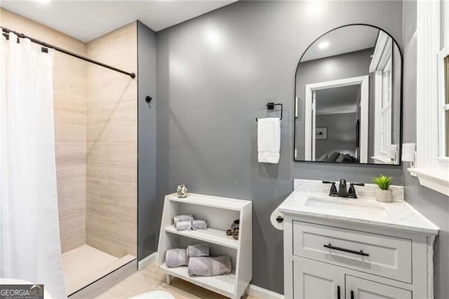 bathroom featuring a shower with curtain and vanity