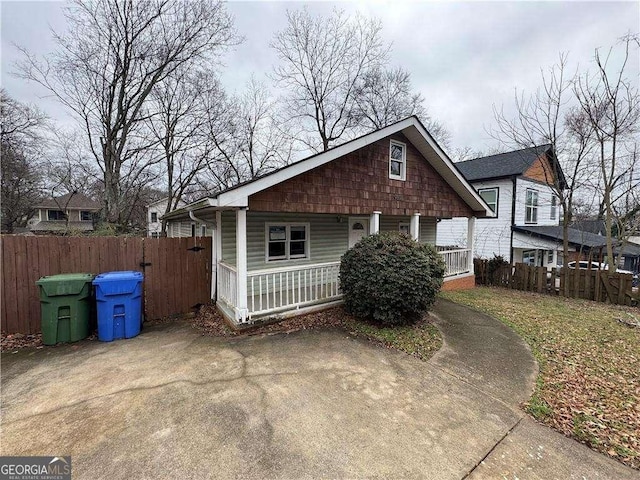 view of front of house with covered porch