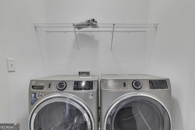 laundry room with washing machine and clothes dryer