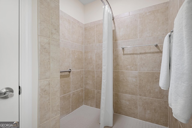 bathroom featuring curtained shower