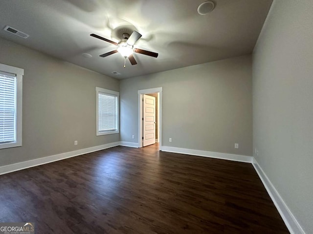 empty room featuring dark hardwood / wood-style floors and ceiling fan